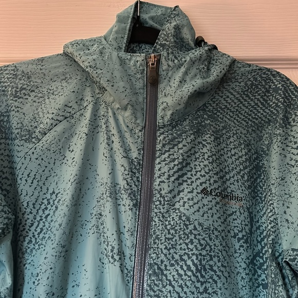 Columbia titantium windbreaker - Picture 2 of 6